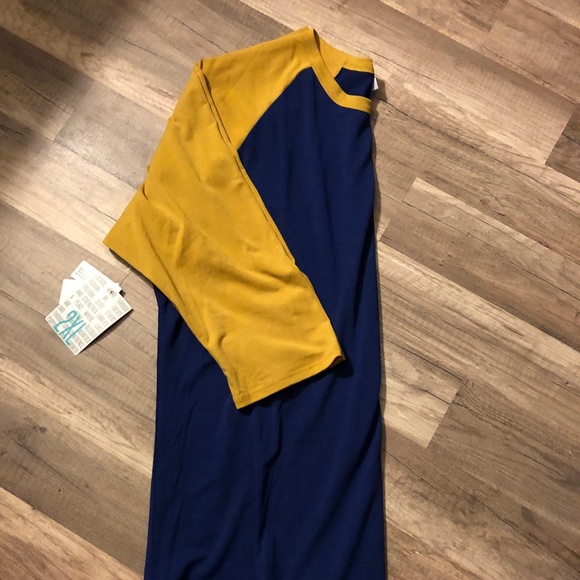 LuLaRoe Tops - NWT LuLaRoe Randy